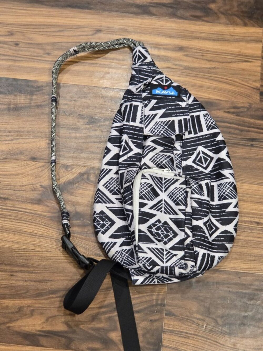 KAVU Rope Bag Black and White Geometric Print Canvas Sling Crossbody